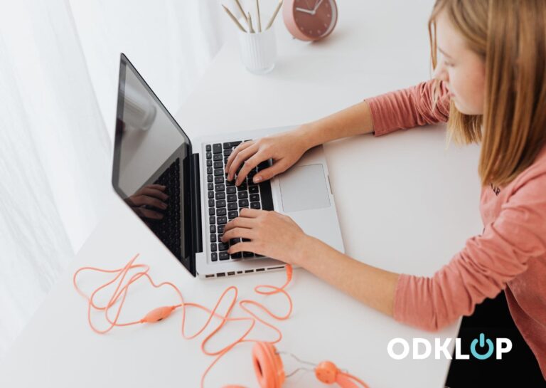 Avstralska dekleta so tarča spletnih kriminalnih združb, ki jih silijo v nasilna dejanja